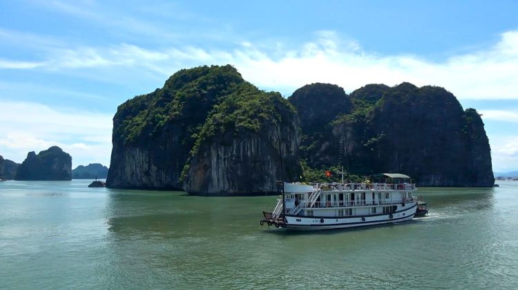 Barco Típico Vietnamita - Ha Long Bay - norte do Vietnã